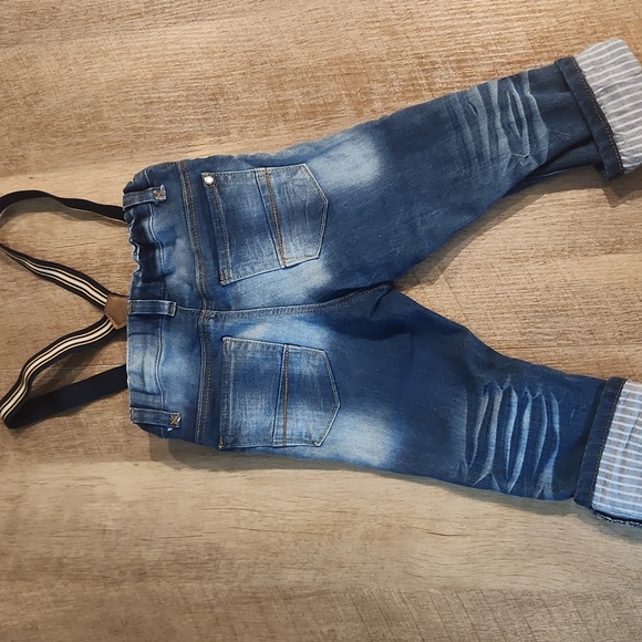 H&M Jeans With Suspenders. Size 2T - Picture 4 of 5